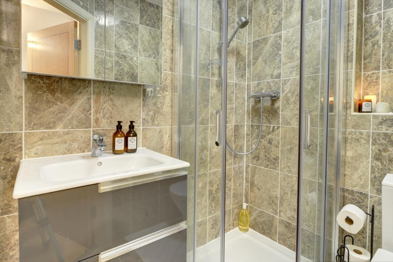 City Centre, 2 Bedroom, Secured Parking, 3 King Bed, Wifi Sleep 6 Guest Comfortable On Three King Size Beds, Jewellery Quarter , Birmingham City Centre , Allocated Secured Parking Ngoại thất bức ảnh