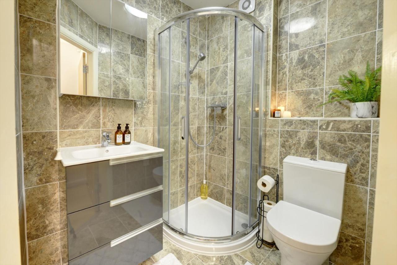 City Centre, 2 Bedroom, Secured Parking, 3 King Bed, Wifi Sleep 6 Guest Comfortable On Three King Size Beds, Jewellery Quarter , Birmingham City Centre , Allocated Secured Parking Ngoại thất bức ảnh