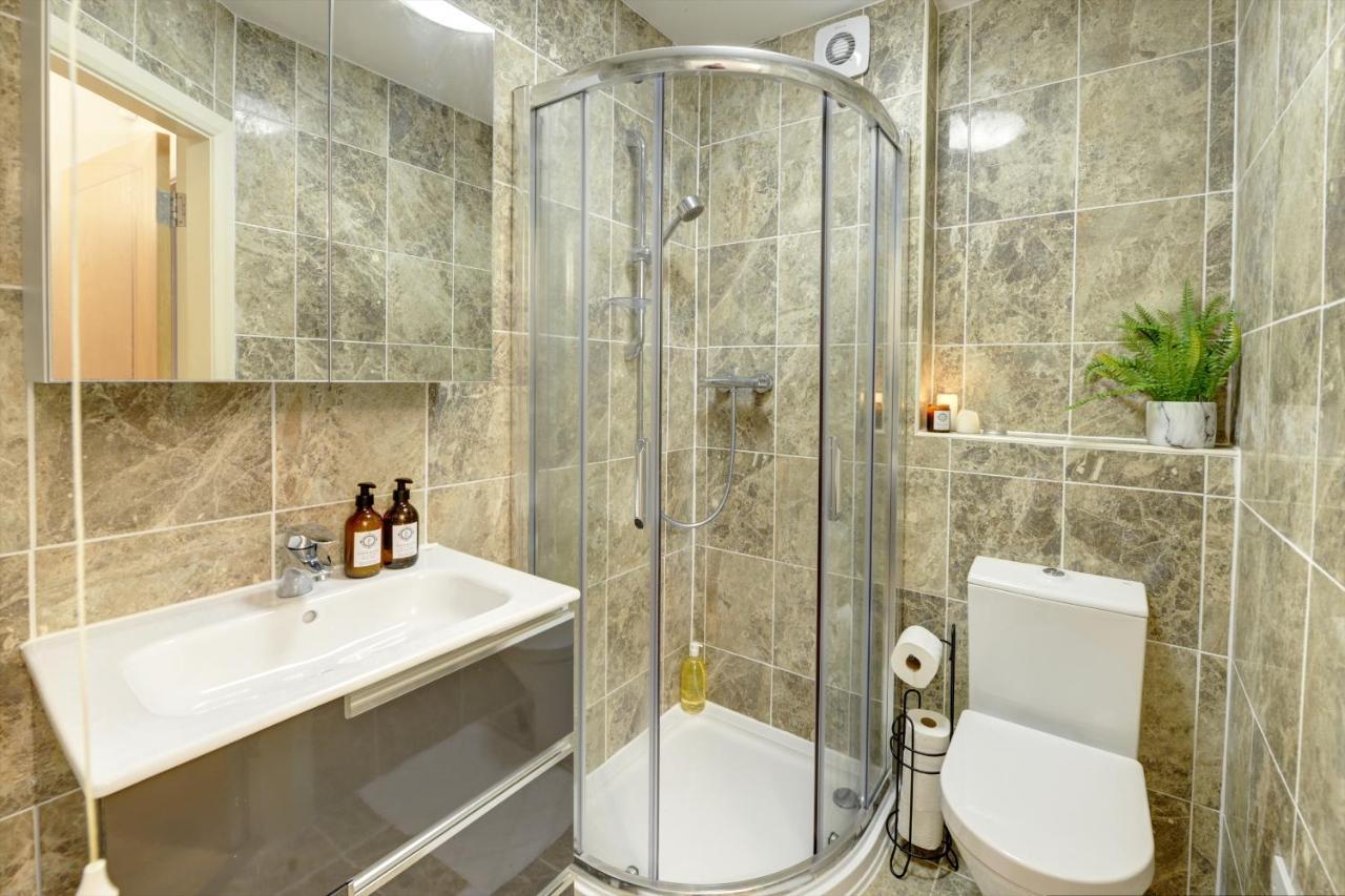 City Centre, 2 Bedroom, Secured Parking, 3 King Bed, Wifi Sleep 6 Guest Comfortable On Three King Size Beds, Jewellery Quarter , Birmingham City Centre , Allocated Secured Parking Ngoại thất bức ảnh