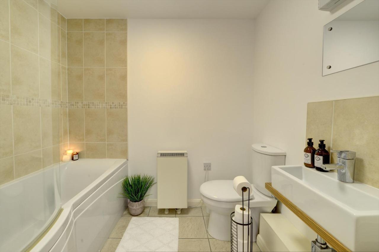 City Centre, 2 Bedroom, Secured Parking, 3 King Bed, Wifi Sleep 6 Guest Comfortable On Three King Size Beds, Jewellery Quarter , Birmingham City Centre , Allocated Secured Parking Ngoại thất bức ảnh