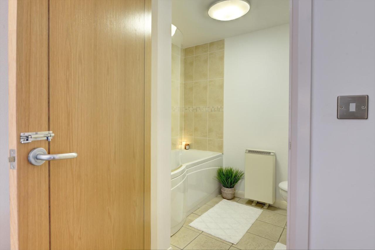 City Centre, 2 Bedroom, Secured Parking, 3 King Bed, Wifi Sleep 6 Guest Comfortable On Three King Size Beds, Jewellery Quarter , Birmingham City Centre , Allocated Secured Parking Ngoại thất bức ảnh